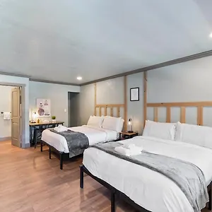 2* Hotel Blue Jay
